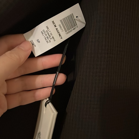 SOLD - Aritzia new agency blazer - Picture 2 of 4